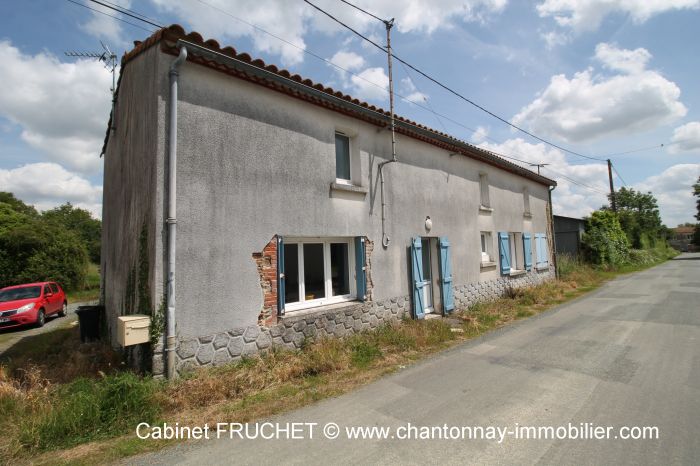 Vaste maison de campagne plein de charme BOURNEZEAU immobilier à vendre au prix de 211000 euros