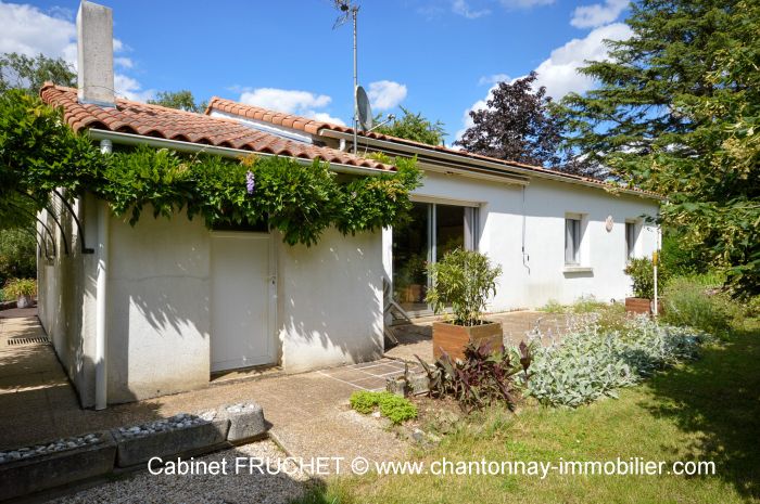 EXCLUSIVITE ! CHANTONNAY - Agr?able maison de plain-pied au  CHANTONNAY immobilier à vendre au prix de 168800 euros