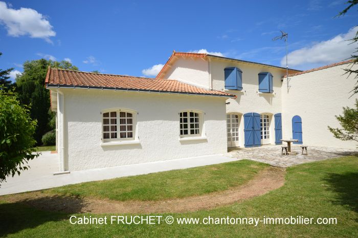 CHANTONNAY. Jolie maison au coeur d'un parc arbor CHANTONNAY immobilier à vendre au prix de 283500 euros