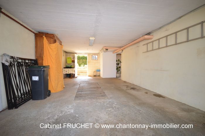 Charmante maison situe au calme dans le centre de CHANTONNA CHANTONNAY immobilier à vendre au prix de 159000 euros