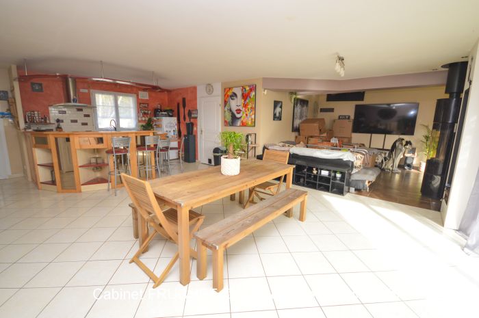 MAISON à vendre sur CHANTONNAY avec 7 pièces