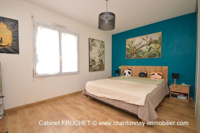 Maison de plain-pied aux beaux volumes à vendre CHANTONNAY au prix de 309750 euros