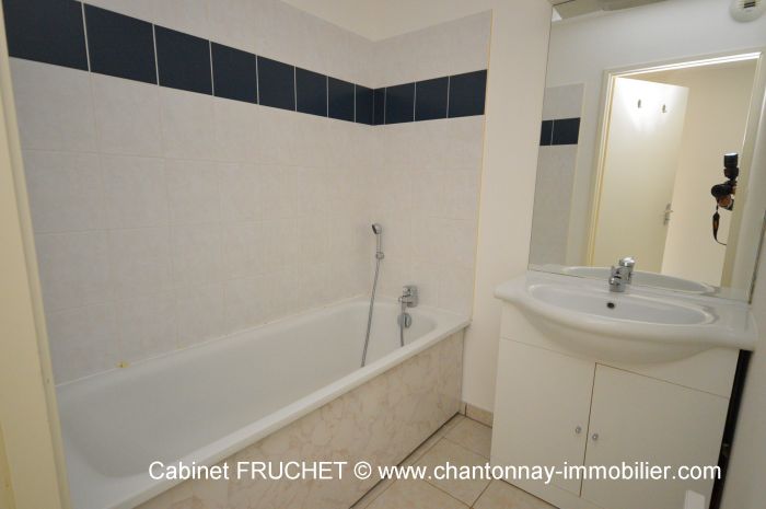 EXCLUSIVITE. RARE !  Bel appartement de plain-pied au coeur d à vendre CHANTONNAY au prix de 128400 euros