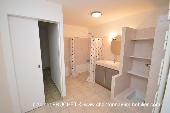 CHANTONNAY - Centre ville - Maison de 100 m2 avec terrain. à vendre CHANTONNAY au prix de 132500 euros